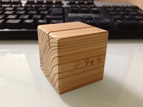 木製カードスタンド