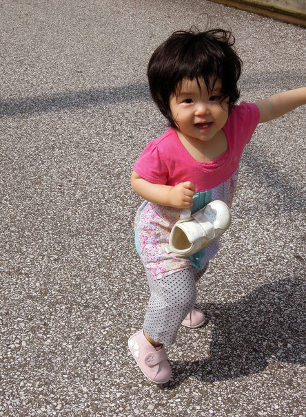 履き心地のいいベビーシューズで笑顔のちーちゃん