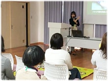 高知市の芸術学園幼稚園で「赤ちゃんからの足育講座」