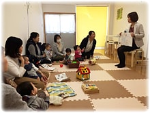 高知市のベビーサイン教室「まるまる」での足育講座