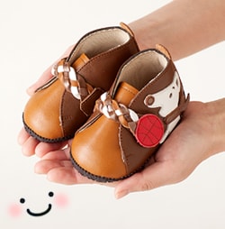 かわいいデザインと質感のの赤ちゃん靴