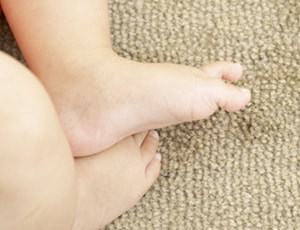 かわいい赤ちゃんの足
