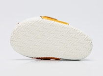 白とオレンジの本革ベビーシューズの靴底